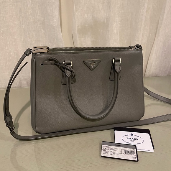 Authentic Saffiano Leather Prada Purse - Picture 2 of 12